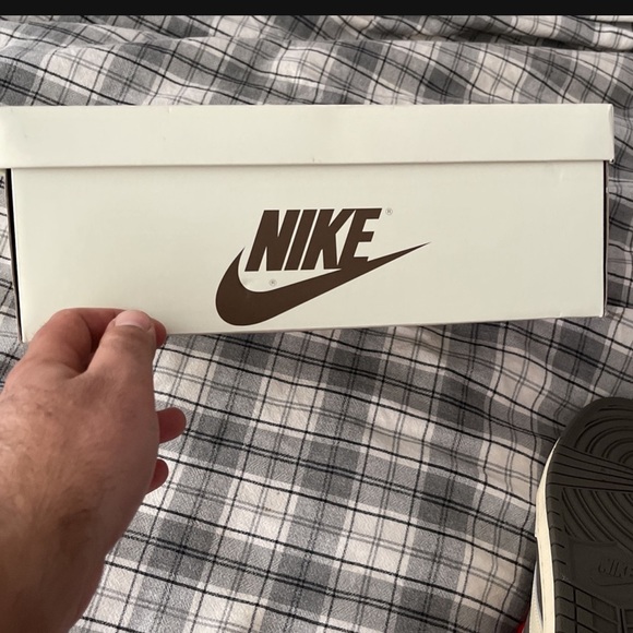 Travis Scott x Air Jordan 1 Low OG “Reverse Mocha” main image 5
